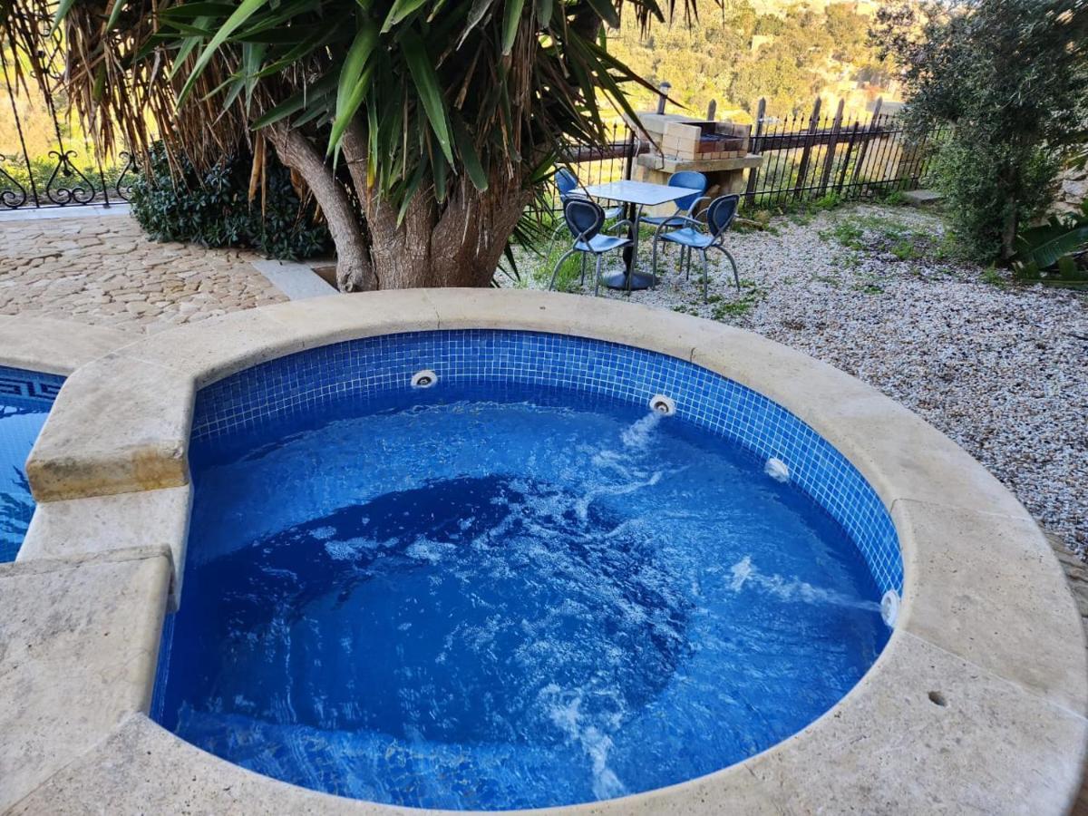 Gozo Island Escape Sleeps 4 With Private Bathroom Ghajn il-Kbira  Exteriör bild