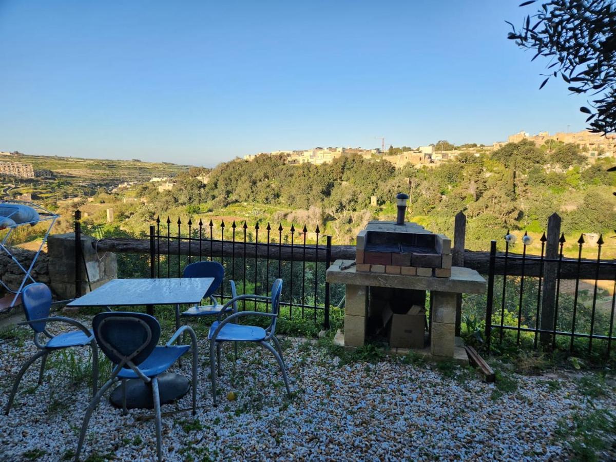 Gozo Island Escape Sleeps 4 With Private Bathroom Ghajn il-Kbira  Exteriör bild