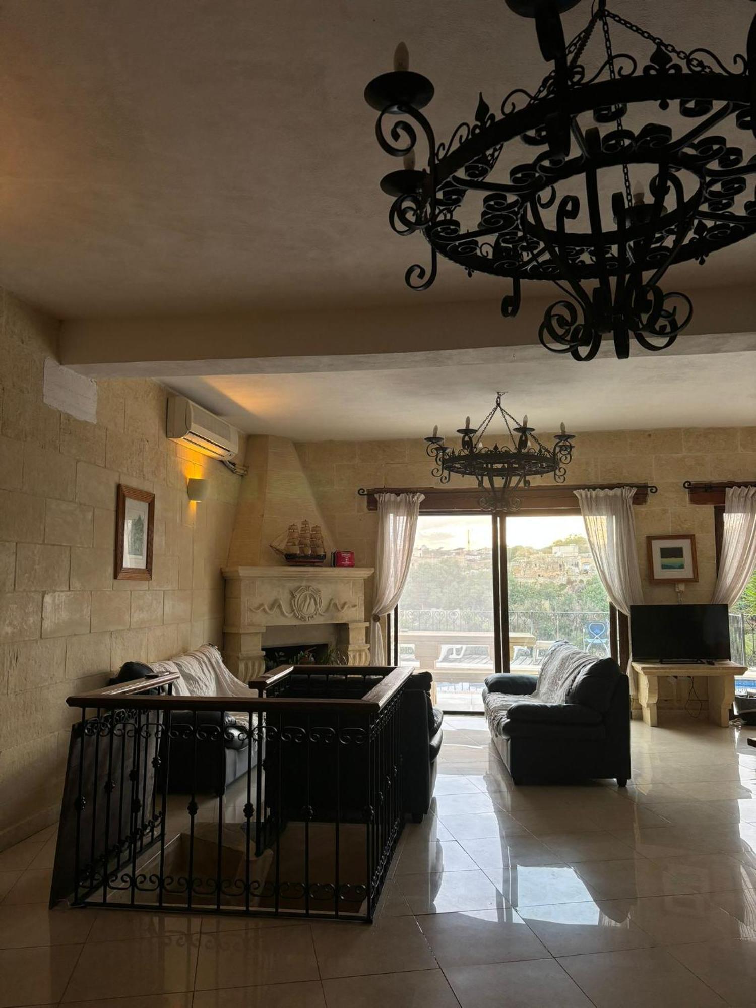 Gozo Island Escape Sleeps 4 With Private Bathroom Ghajn il-Kbira  Exteriör bild