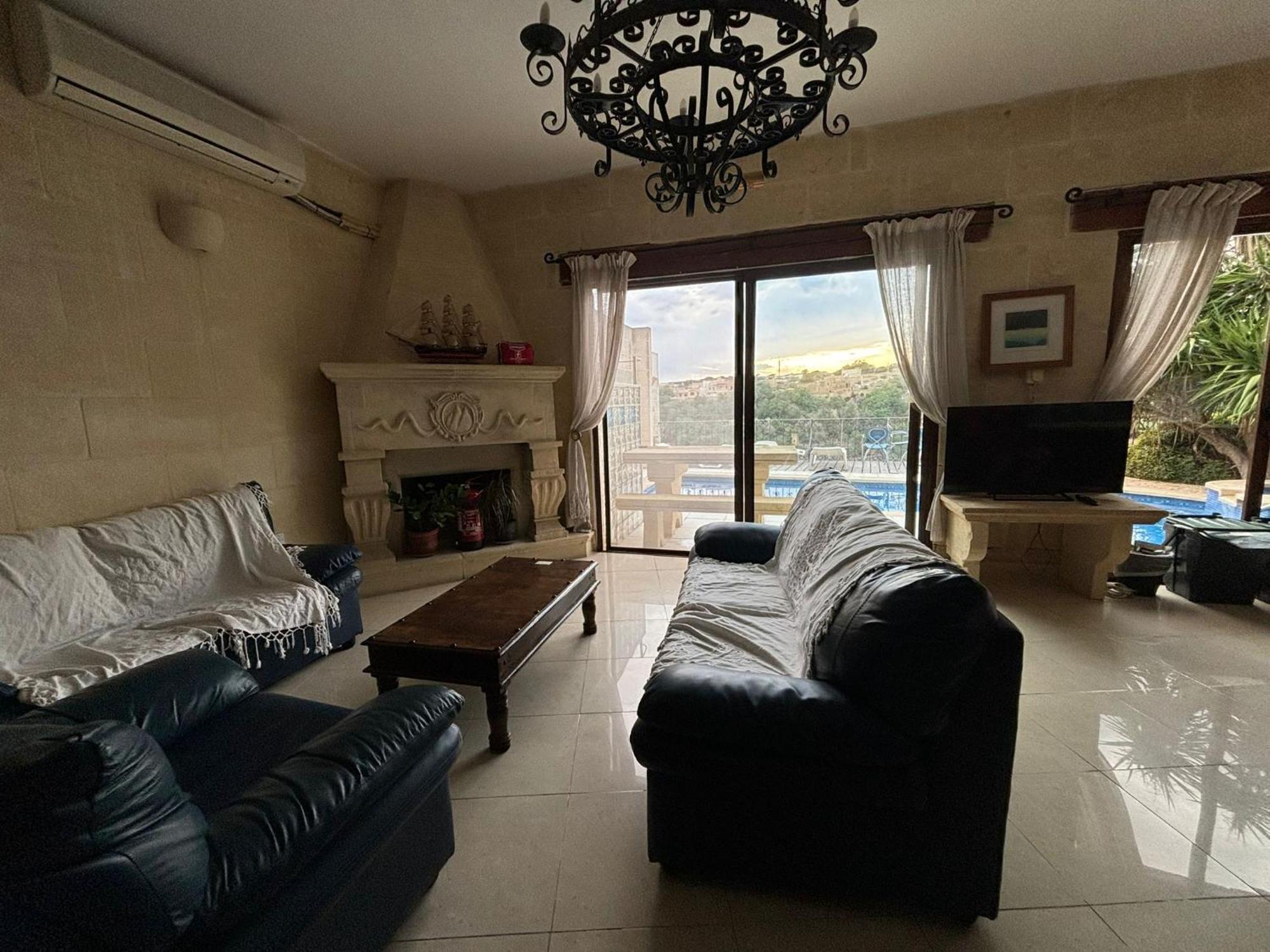 Gozo Island Escape Sleeps 4 With Private Bathroom Ghajn il-Kbira  Exteriör bild