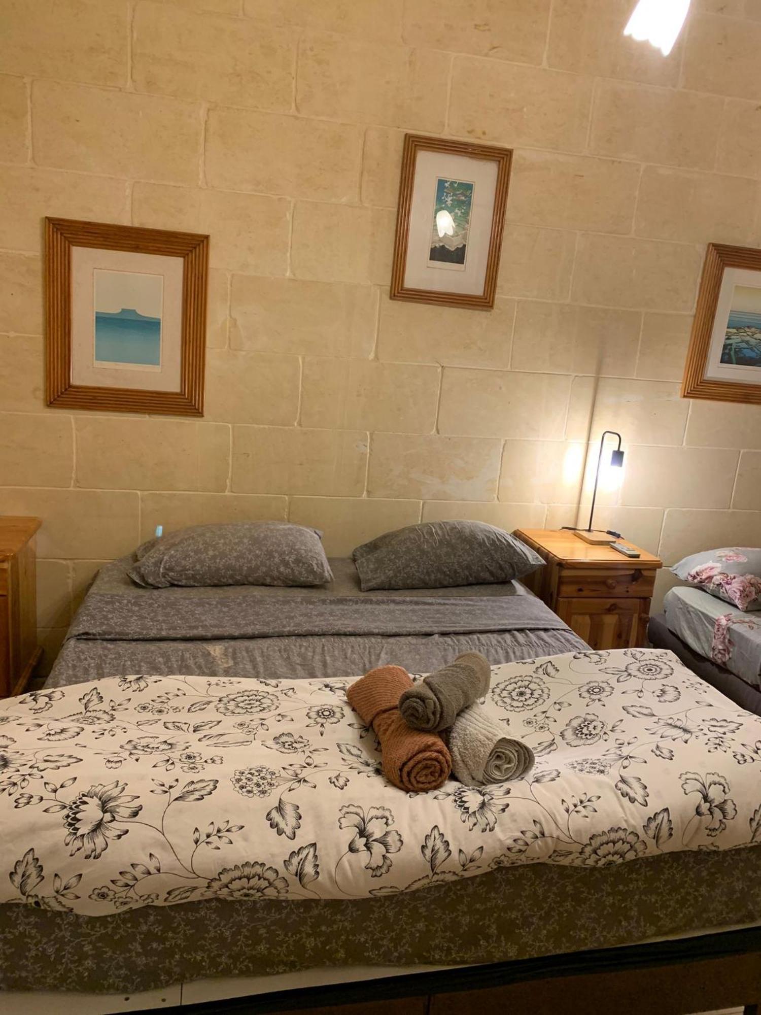 Gozo Island Escape Sleeps 4 With Private Bathroom Ghajn il-Kbira  Exteriör bild