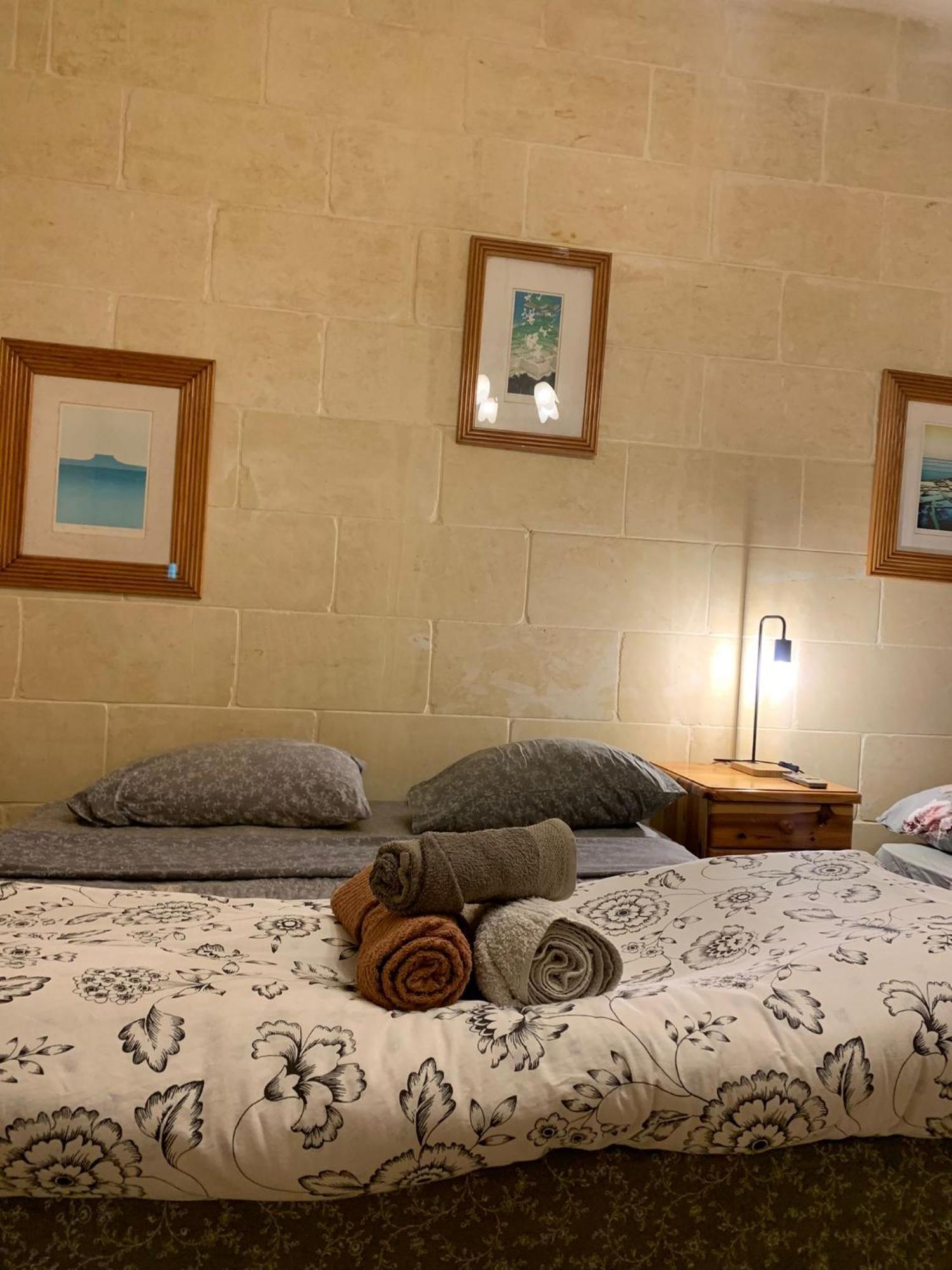 Gozo Island Escape Sleeps 4 With Private Bathroom Ghajn il-Kbira  Exteriör bild