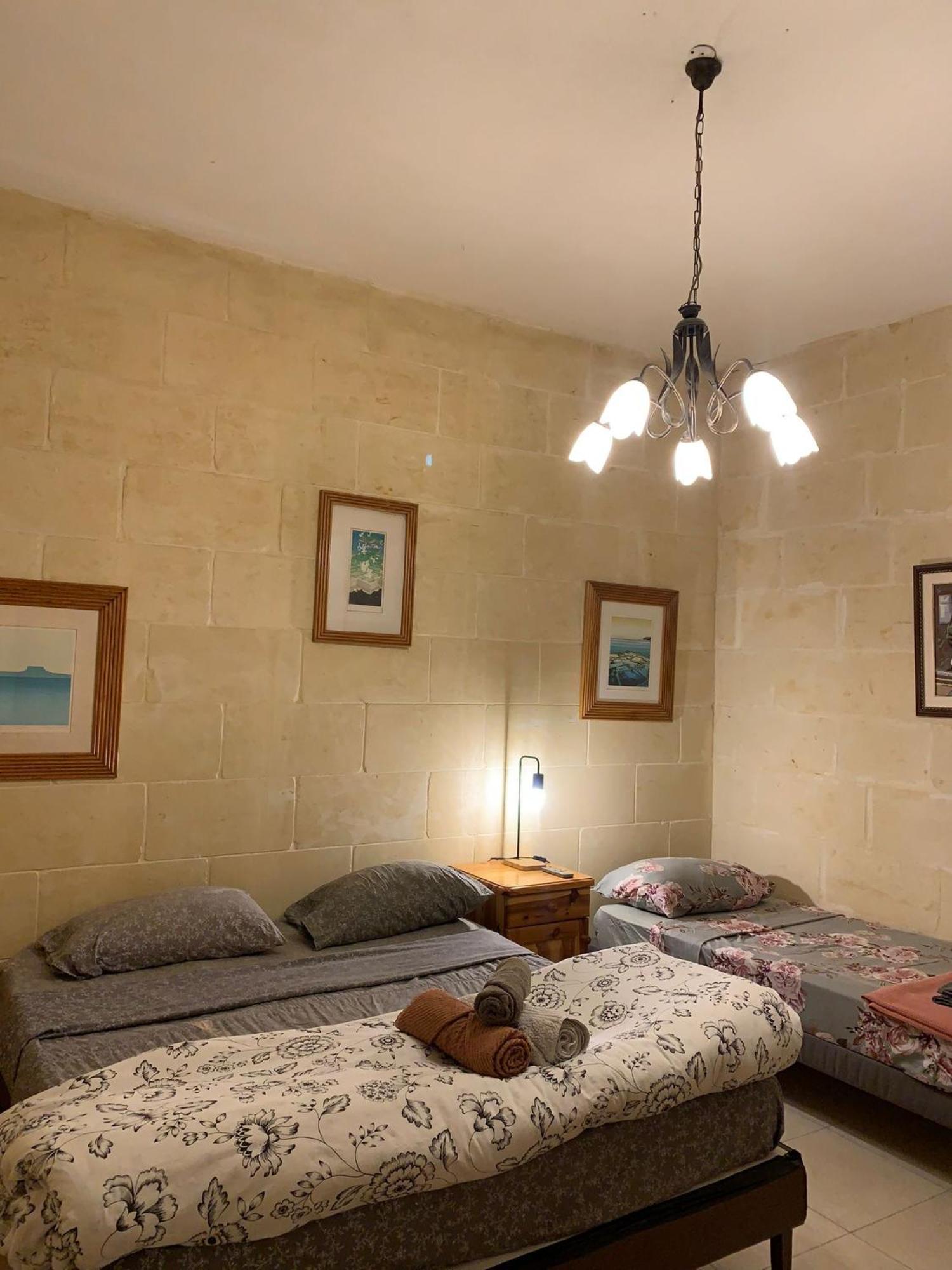 Gozo Island Escape Sleeps 4 With Private Bathroom Ghajn il-Kbira  Exteriör bild