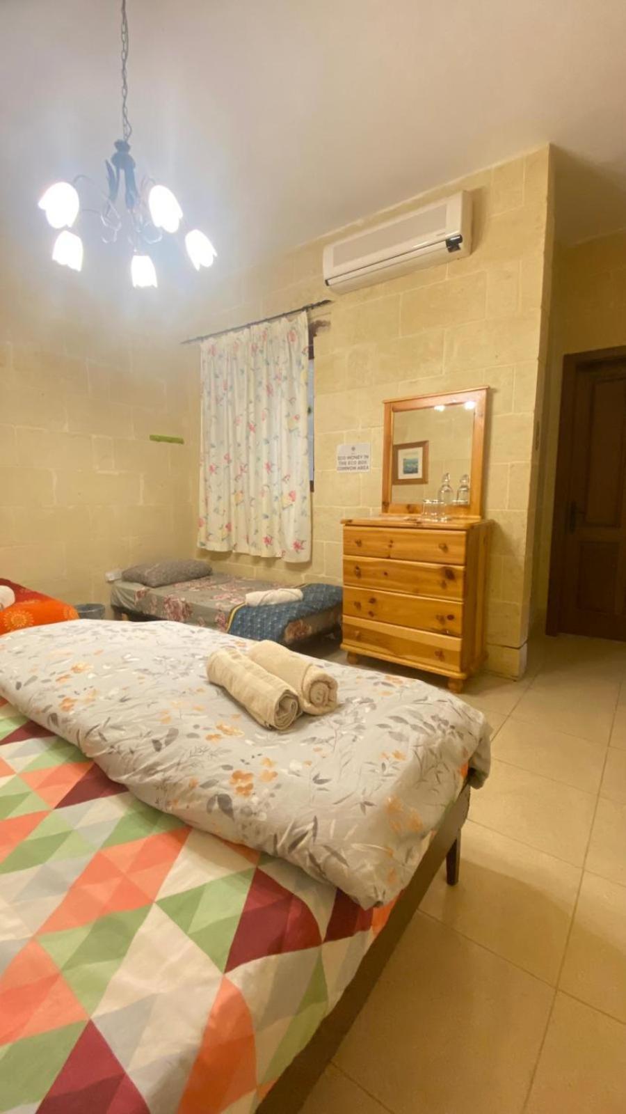 Gozo Island Escape Sleeps 4 With Private Bathroom Ghajn il-Kbira  Exteriör bild