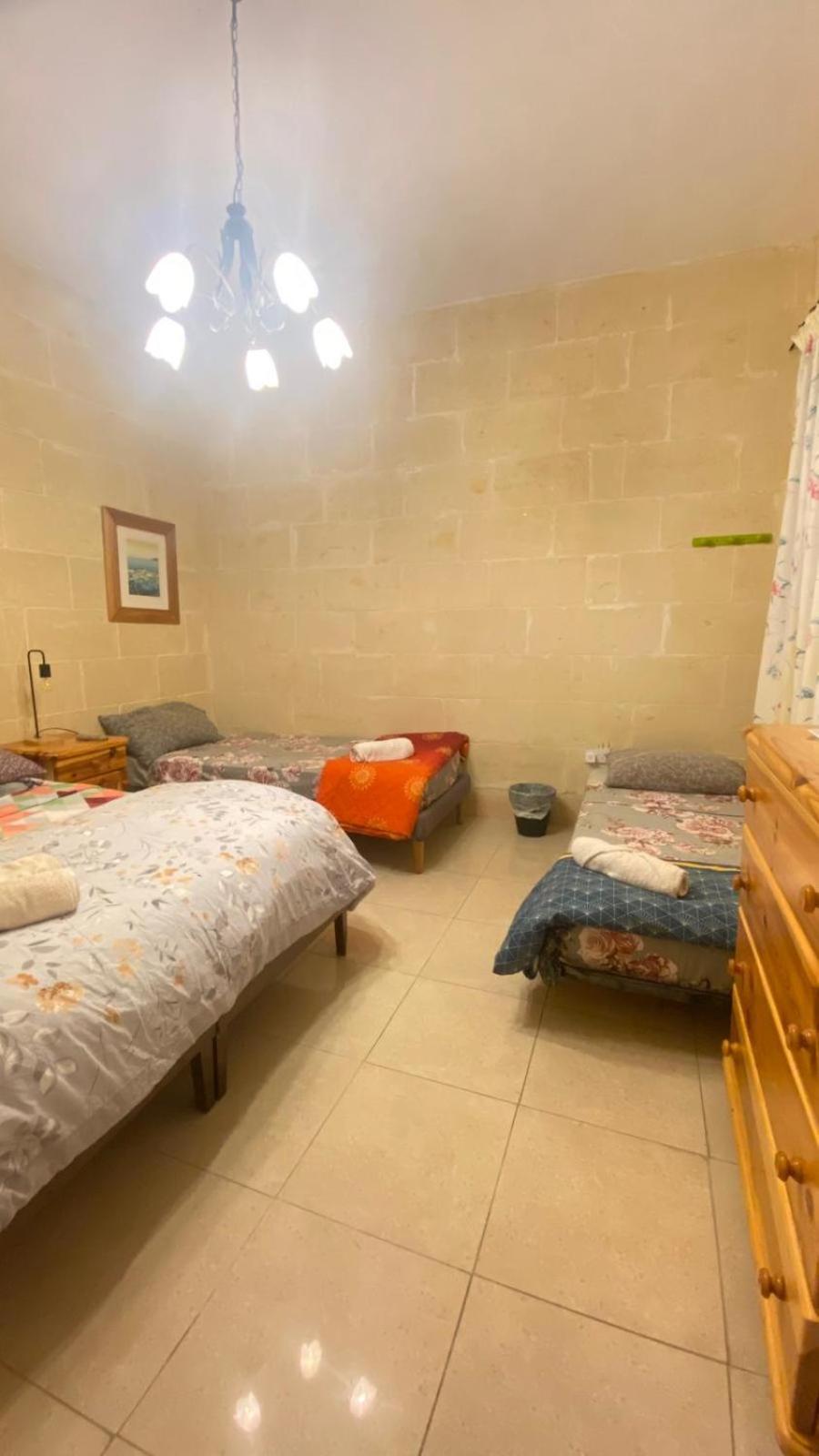 Gozo Island Escape Sleeps 4 With Private Bathroom Ghajn il-Kbira  Exteriör bild